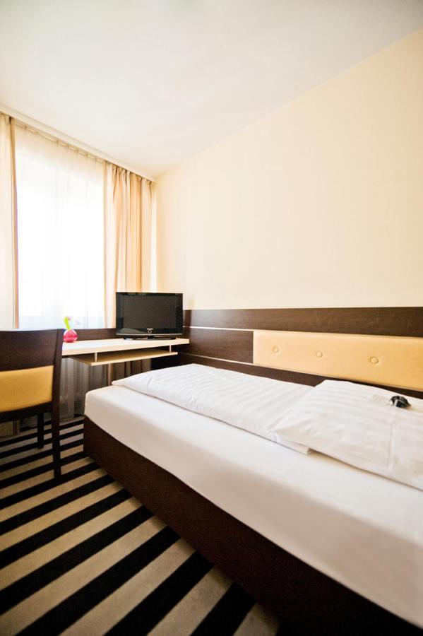 Bristol Hotel - Frankfurt City - Central Station Франкфурт-на-Майні Екстер'єр фото