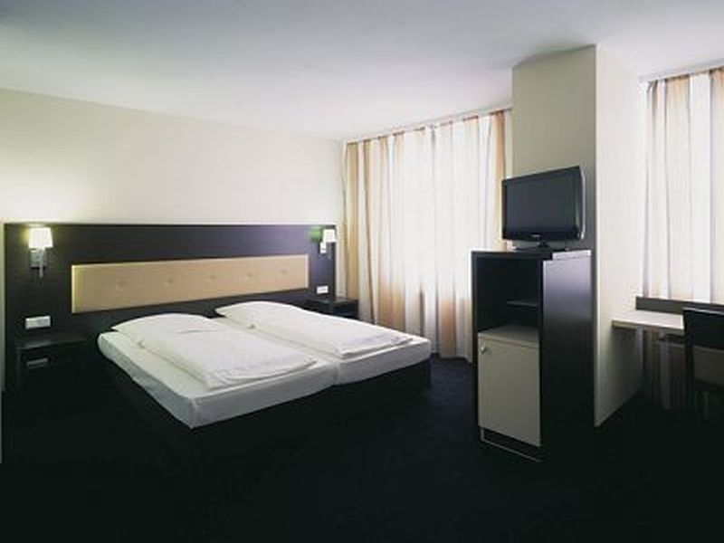 Bristol Hotel - Frankfurt City - Central Station Франкфурт-на-Майні Номер фото